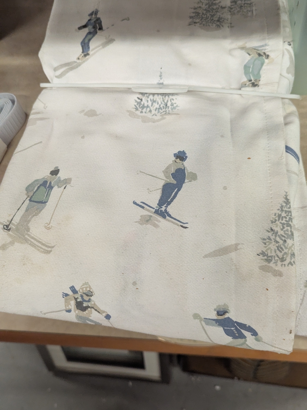 Shower Curtain Not Used, Ski Pattern
